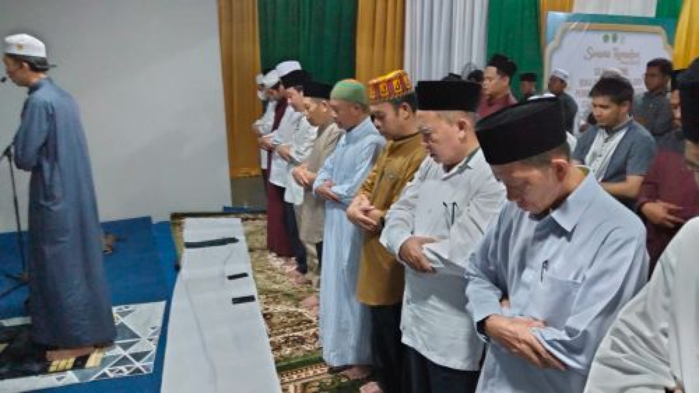 Shalat Tarawih di Sekretariat LPTQ Kaltim